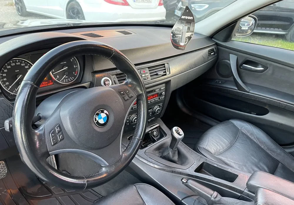 Poza 4 BMW Seria 3 318i Edition Exclusive