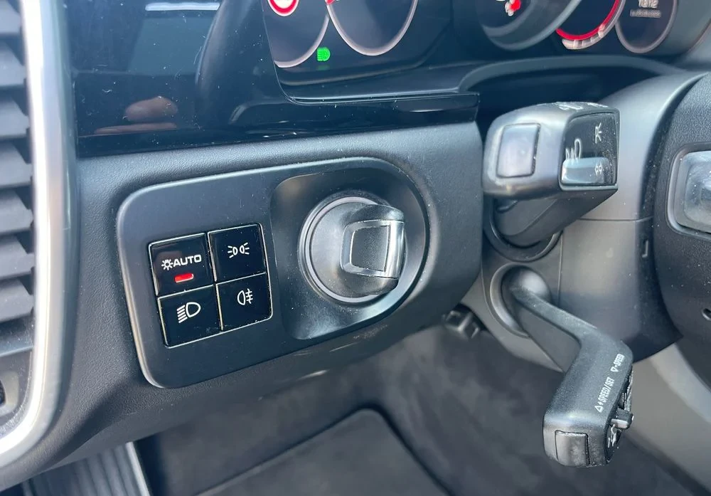 Poza 25 Porsche Cayenne Tiptronic S Platinum Edition