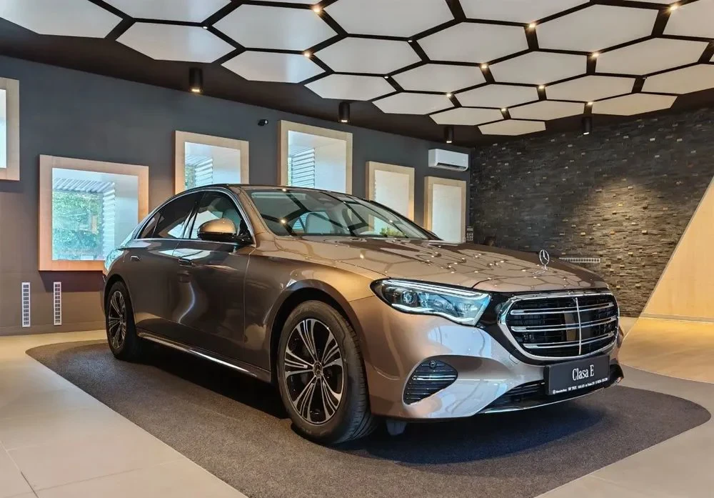 Poza 3 Mercedes-Benz E 220 d MHEV 4MATIC Aut.