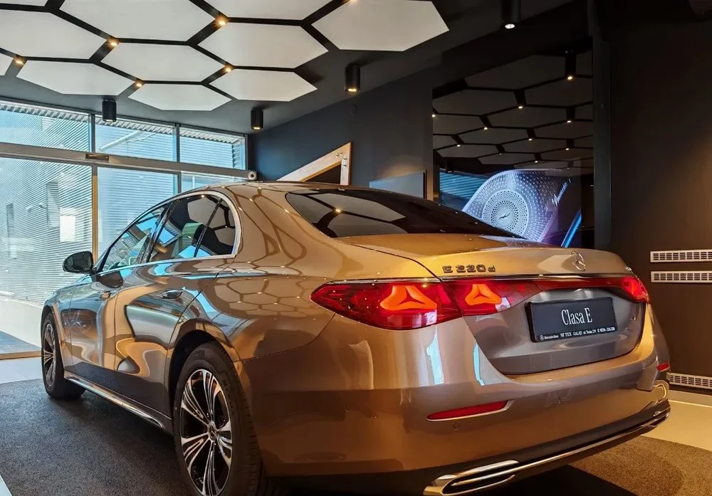 Poza 11 Mercedes-Benz E 220 d MHEV 4MATIC Aut.