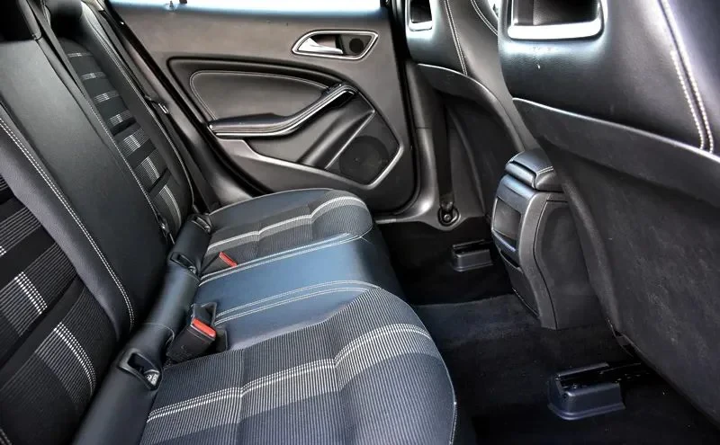 Poza 14 Mercedes-Benz GLA 180 7G-DCT Urban