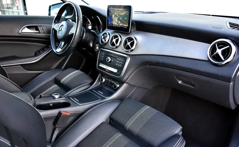 Poza 15 Mercedes-Benz GLA 180 7G-DCT Urban