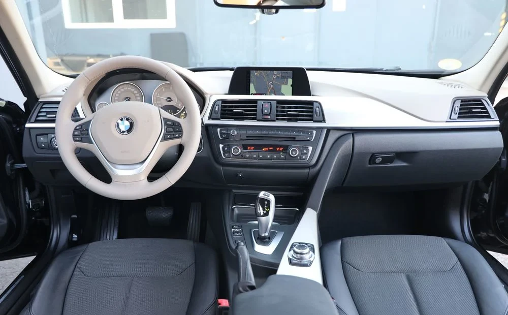 Poza 13 BMW Seria 3 320d Touring Aut. Modern Line