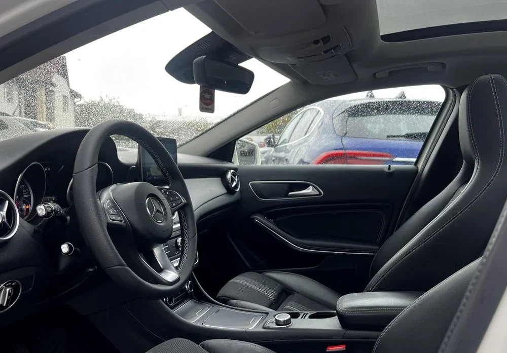 Poza 5 Mercedes-Benz GLA 180 7G-DCT Urban