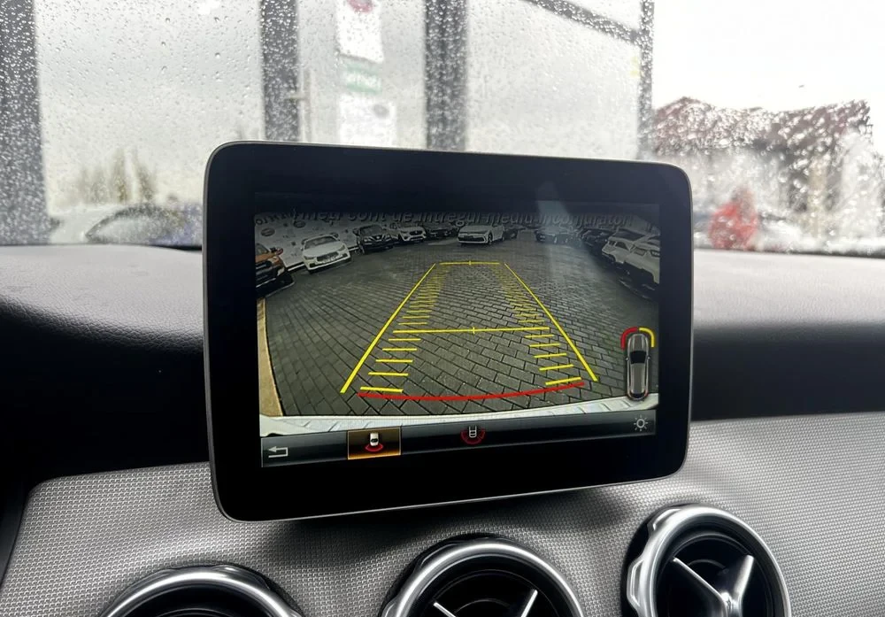 Poza 12 Mercedes-Benz GLA 180 7G-DCT Urban