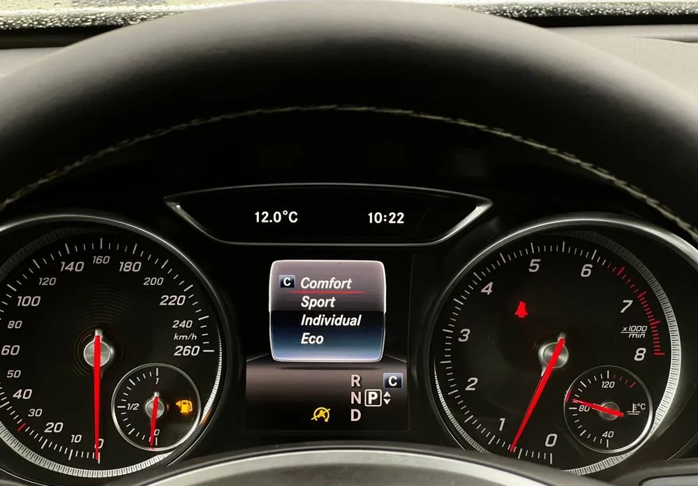 Poza 14 Mercedes-Benz GLA 180 7G-DCT Urban