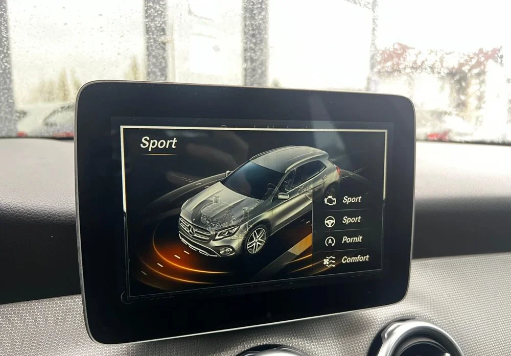 Poza 16 Mercedes-Benz GLA 180 7G-DCT Urban