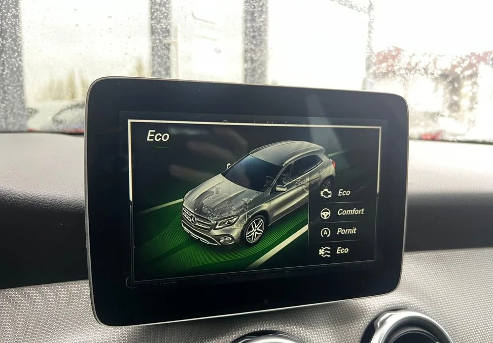 Poza 18 Mercedes-Benz GLA 180 7G-DCT Urban