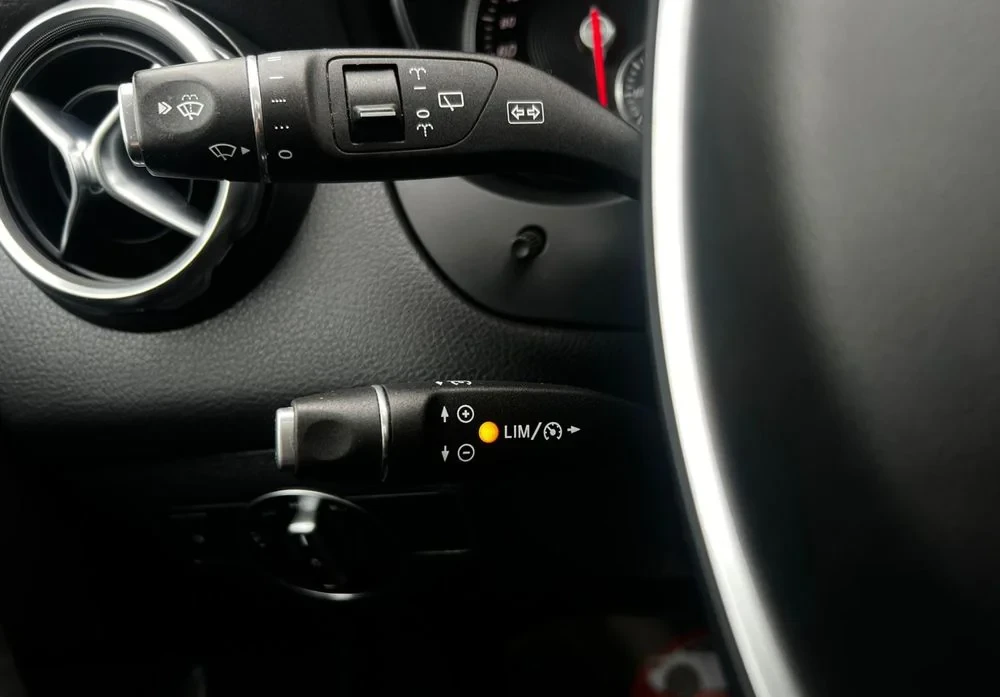 Poza 22 Mercedes-Benz GLA 180 7G-DCT Urban