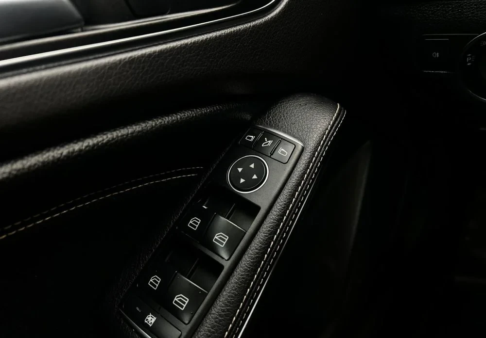 Poza 24 Mercedes-Benz GLA 180 7G-DCT Urban