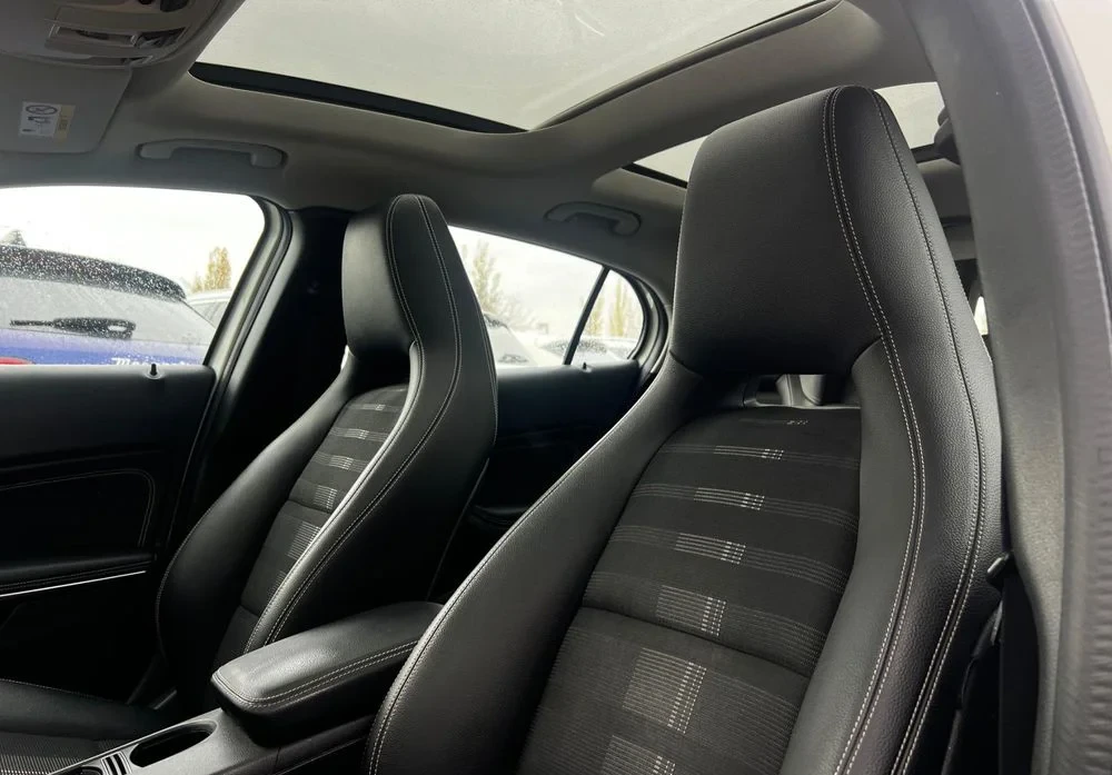 Poza 25 Mercedes-Benz GLA 180 7G-DCT Urban