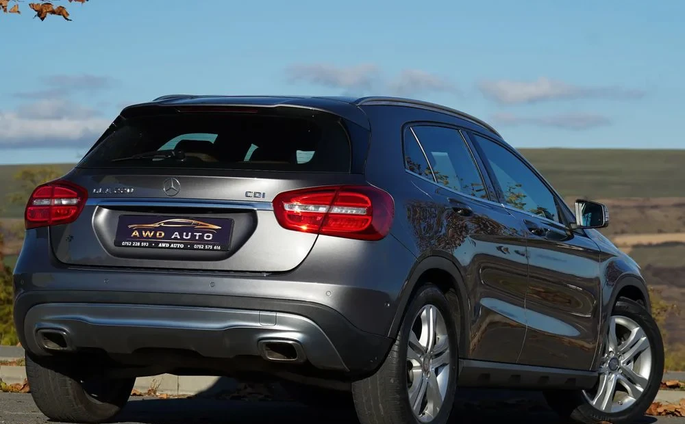 Poza 3 Mercedes-Benz GLA 220 d 4Matic 7G-DCT Urban