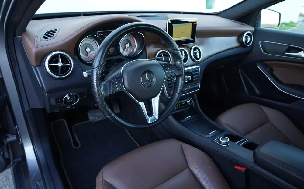 Poza 11 Mercedes-Benz GLA 220 d 4Matic 7G-DCT Urban