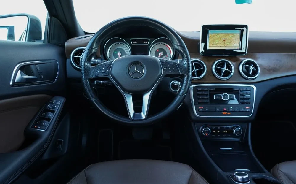 Poza 12 Mercedes-Benz GLA 220 d 4Matic 7G-DCT Urban