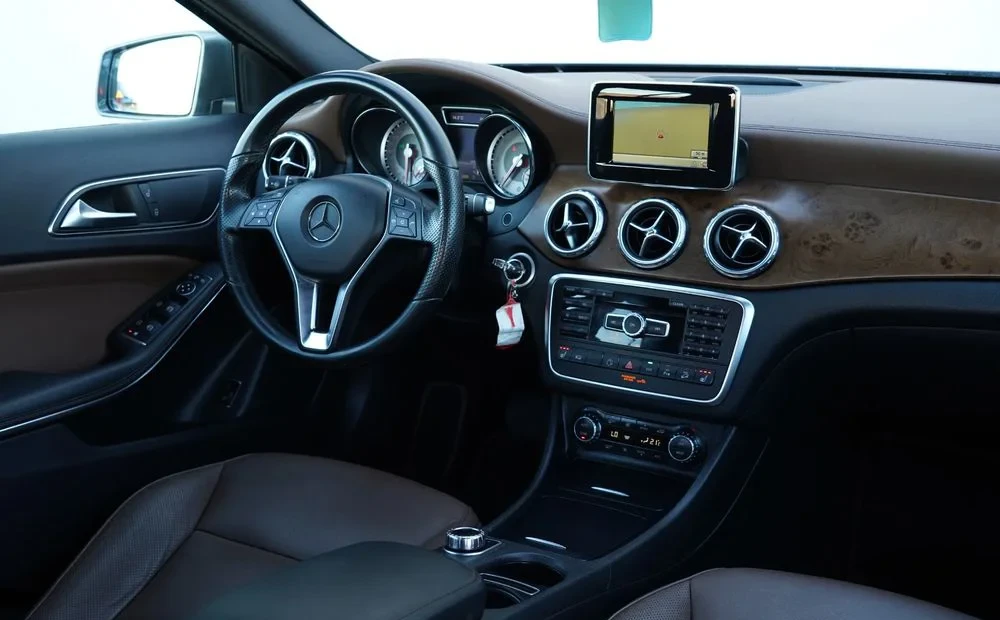 Poza 13 Mercedes-Benz GLA 220 d 4Matic 7G-DCT Urban