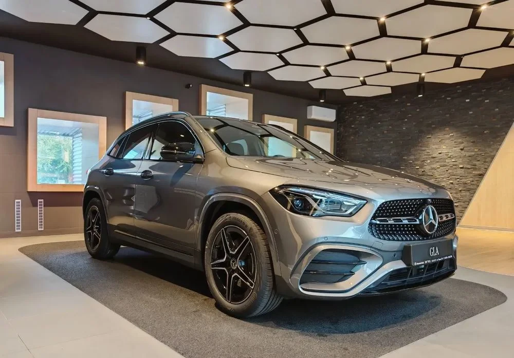 Poza 3 Mercedes-Benz GLA 200 d 4MATIC Aut.