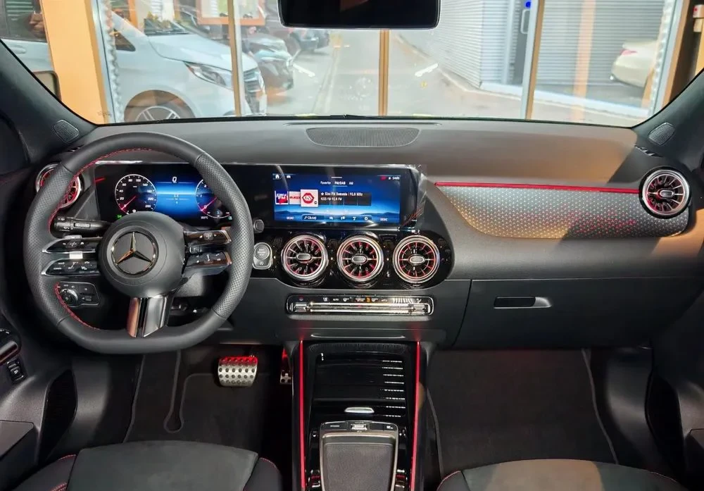 Poza 4 Mercedes-Benz GLA 200 d 4MATIC Aut.