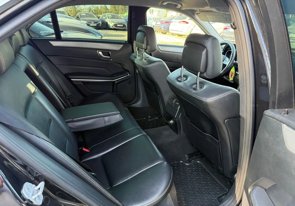Poza 26 Mercedes-Benz E 200 CDI DPF BlueEFFICIENCY 7G-TRONIC