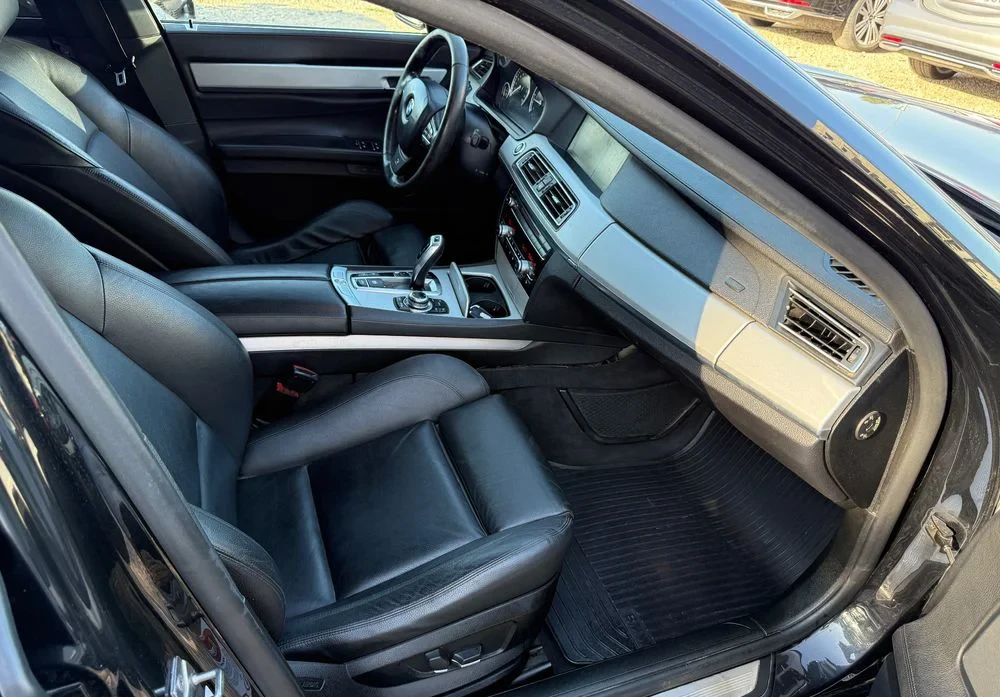 Poza 22 BMW Seria 7 740d xDrive Edition Exclusive