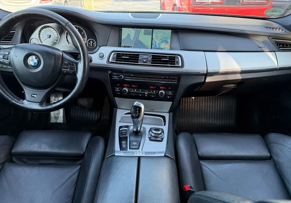 Poza 24 BMW Seria 7 740d xDrive Edition Exclusive