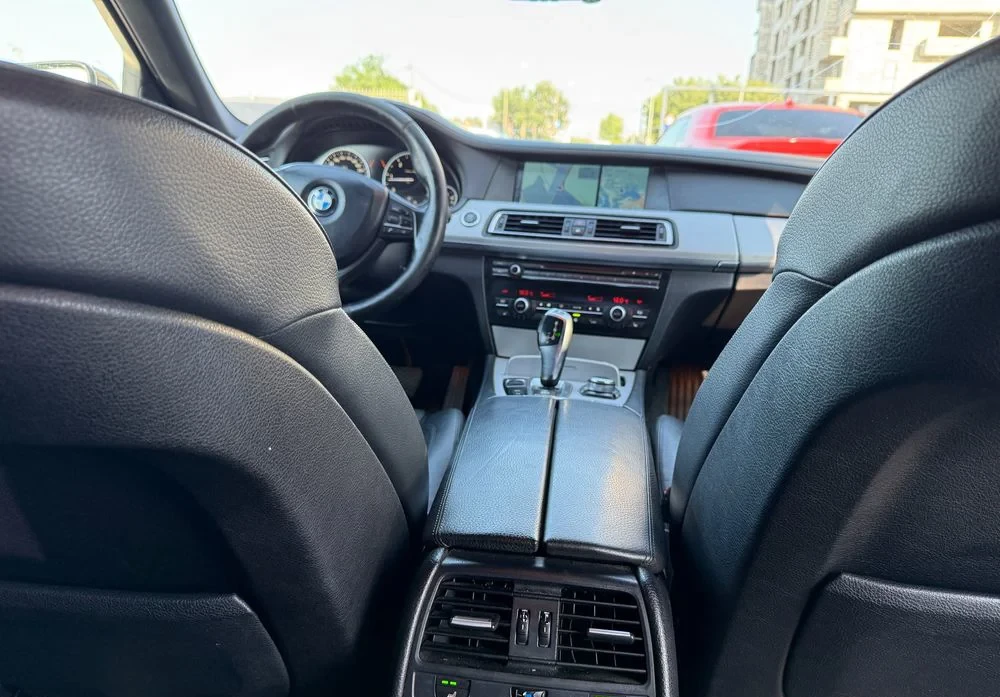 Poza 25 BMW Seria 7 740d xDrive Edition Exclusive
