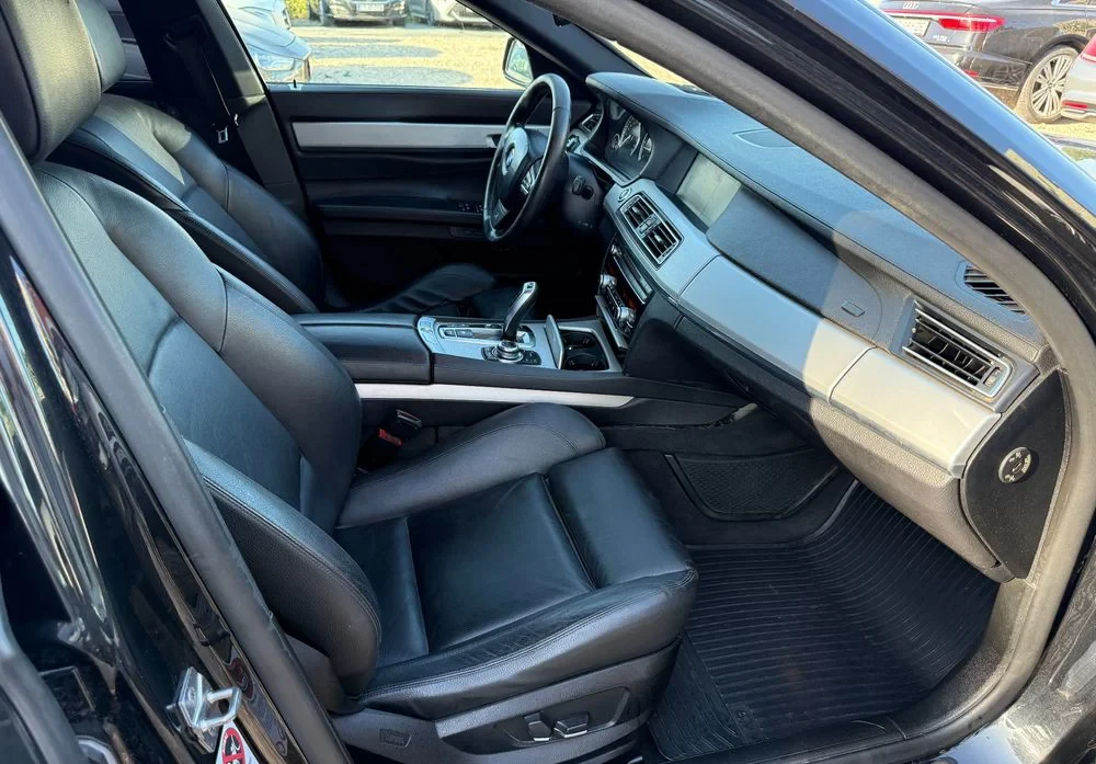 Poza 26 BMW Seria 7 740d xDrive Edition Exclusive